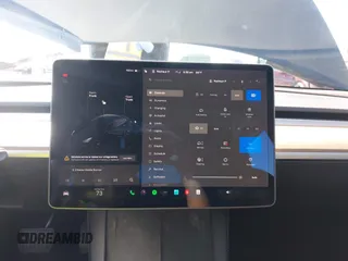 2021 Tesla Model 3 Standard Range Plus z VIN 5YJ3E1EA5MF939299, wystawiony jako IAAI lot #42146702 z przebiegiem 43 382 mil mil oraz . Historia ofert i sprzedaży dostępna na DreamBid. Obrazek 18.