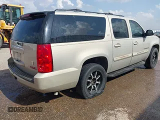 2008 GMC Yukon XL SLT with VIN 1GKFC16058R104137, listed as a IAAI auction lot 42111628 with 285,985 mi miles. Bid and sale history available at carsss.com. Image 4.