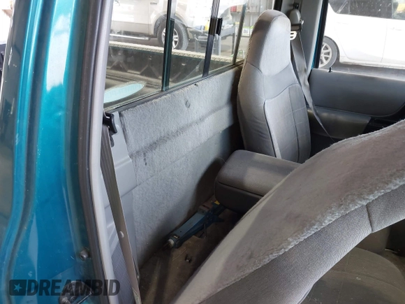 1995 Ford Ranger Splash z VIN 1FTCR10A8SUC00962, wystawiony jako IAAI lot #42594840 z przebiegiem 173 290 mil mil oraz . Historia ofert i sprzedaży dostępna na DreamBid. Obrazek 8.