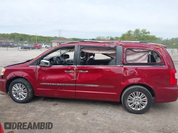 2014 Chrysler Town & Country Limited z VIN 2C4RC1GG2ER234306, wystawiony jako IAAI lot #42331502 z przebiegiem Nie podano mil oraz . Historia ofert i sprzedaży dostępna na DreamBid. Obrazek 15.