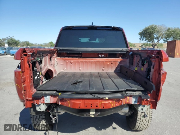 2024 Rivian R1T Adventure z VIN 7FCTGCAA3RN030346, wystawiony jako Copart lot #49440515 z przebiegiem 12 772 mil mil oraz Szkoda całkowita • Salvage title. Historia ofert i sprzedaży dostępna na DreamBid. Obrazek 6.