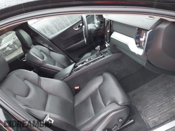 2019 Volvo XC60 Momentum z VIN LYV102RK9KB297120, wystawiony jako IAAI lot #41957299 z przebiegiem 71 402 mil mil oraz . Historia ofert i sprzedaży dostępna na DreamBid. Obrazek 5.