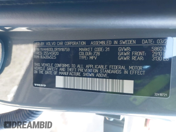 2024 Volvo XC60 Recharge Plug-In Hybrid Plus Dark Theme with VIN YV4H60DL0R1918759, listed as a IAAI auction lot 41495835 with 3,277 mi miles. Bid and sale history available at carsss.com. Image 9.