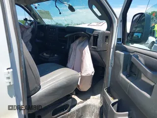 2023 Chevrolet Express Cargo с VIN 1GCWGAFP1P1102511, выставлен на аукционе IAAI как лот 42174059 с пробегом Не указан миль и . История ставок и продаж доступна на DreamBid. Изображение 5.