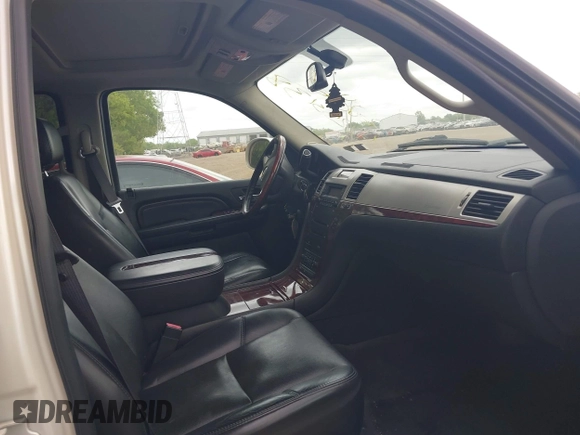 2007 Cadillac Escalade z VIN 1GYFK63827R333227, wystawiony jako IAAI lot #42253138 z przebiegiem 111 592 mil mil oraz . Historia ofert i sprzedaży dostępna na DreamBid. Obrazek 5.