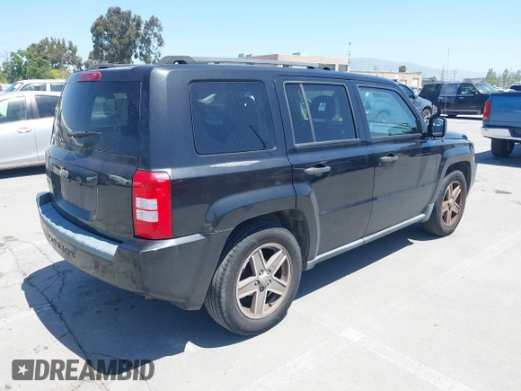 2008 Jeep Patriot Sport with VIN 1J8FF28W58D547405, listed as a IAAI auction lot 42201516 with 130,818 mi miles. Bid and sale history available at carsss.com. Image 4.
