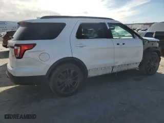 2017 Ford Explorer XLT with VIN 1FM5K8D89HGA52885, listed as a Copart auction lot 84193984 with 103,579 mi miles and Salvage Title. Bid and sale history available at carsss.com. Image 3.