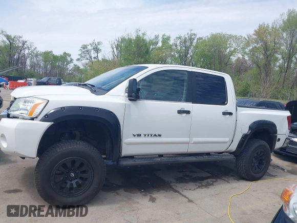 2005 Nissan Titan LE with VIN 1N6AA07BX5N525048, listed as a IAAI auction lot 41984150 with 242,321 mi miles. Bid and sale history available at carsss.com. Image 15.