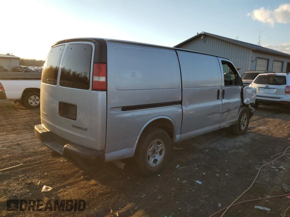 2005 Chevrolet Express Cargo z VIN 1GCFG15T251234110, wystawiony jako Copart lot #88493575 z przebiegiem Nie podano mil oraz Szkoda całkowita • Salvage title. Historia ofert i sprzedaży dostępna na DreamBid. Obrazek 3.