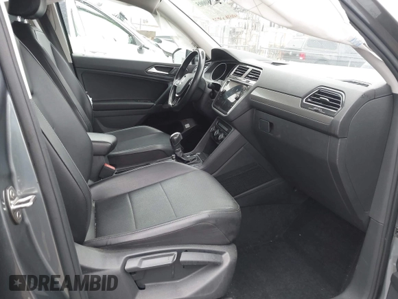 2018 Volkswagen Tiguan SEL z VIN 3VV3B7AX4JM005780, wystawiony jako IAAI lot #41880005 z przebiegiem 149 578 mil mil oraz . Historia ofert i sprzedaży dostępna na DreamBid. Obrazek 5.