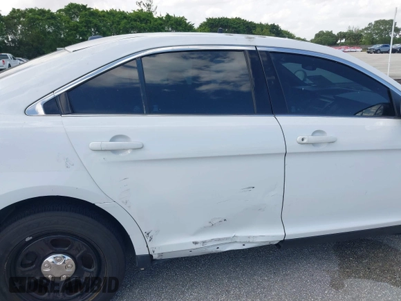 2017 Ford Police Interceptor z VIN 1FAHP2L87HG133682, wystawiony jako IAAI lot #41898807 z przebiegiem 64 078 mil mil oraz . Historia ofert i sprzedaży dostępna na DreamBid. Obrazek 6.