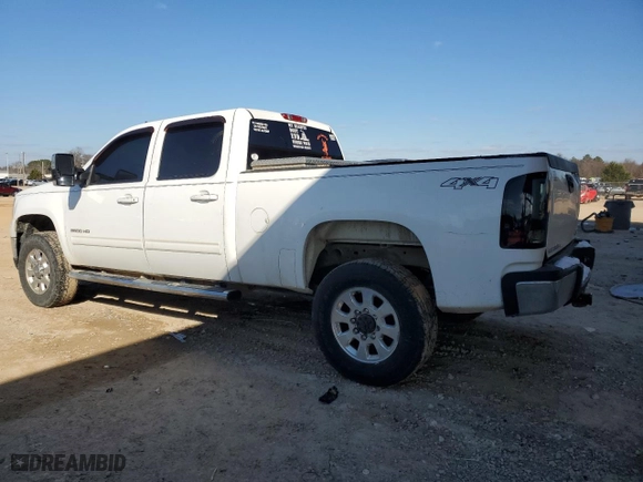 2011 GMC Sierra 2500HD SLT with VIN 1GT121C86BF128555, listed as a Copart auction lot 46121585 with 343,675 mi miles and Salvage Title. Bid and sale history available at carsss.com. Image 2.