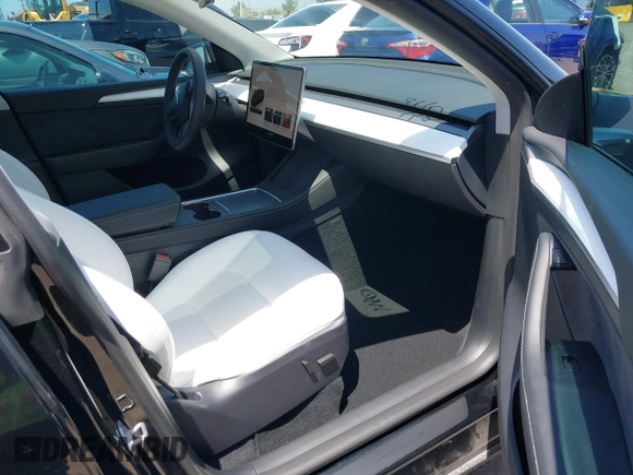 2024 Tesla Model Y with VIN 7SAYGDED9RF191453, listed as a IAAI auction lot 42272051 with 7,805 mi miles and . Bid and sale history available at DreamBid. Image 5.