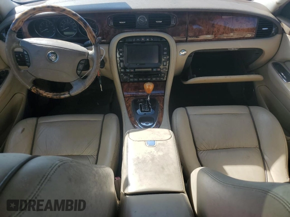 2005 Jaguar XJ Vanden Plas z VIN SAJWA82C75SG33074, wystawiony jako Copart lot #48725755 z przebiegiem 129 817 mil mil oraz Czysty tytuł • Clean title. Historia ofert i sprzedaży dostępna na DreamBid. Obrazek 8.