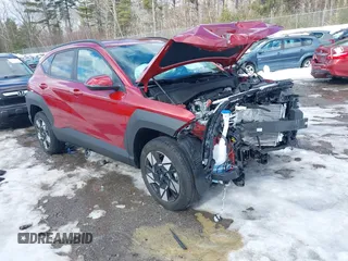 2024 Hyundai Kona SEL z VIN KM8HBCAB3RU141483, wystawiony jako IAAI lot #41664401 z przebiegiem 2 040 mil mil oraz . Historia ofert i sprzedaży dostępna na DreamBid. Obrazek 1.