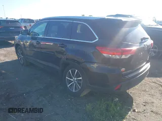 2018 Toyota Highlander SE with VIN 5TDKZRFH1JS529875, listed as a IAAI auction lot 42181502 with 182,652 mi miles and . Bid and sale history available at DreamBid. Image 3.