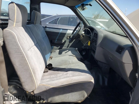1992 Toyota Pickup z VIN JT4RN81A1N0094217, wystawiony jako Copart lot #56062545 z przebiegiem 242 256 mil mil oraz Szkoda całkowita • Salvage title. Historia ofert i sprzedaży dostępna na DreamBid. Obrazek 10.