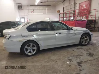 2015 BMW 3 Series 328i xDrive z VIN WBA3B5C57FF960592, wystawiony jako IAAI lot #41625697 z przebiegiem 128 301 mil mil oraz . Historia ofert i sprzedaży dostępna na DreamBid. Obrazek 13.