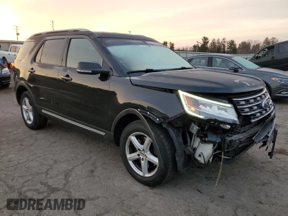 2017 Ford Explorer XLT z VIN 1FM5K8DH2HGA48337, wystawiony jako Copart lot #48698305 z przebiegiem 130 341 mil mil oraz Szkoda całkowita • Salvage title. Historia ofert i sprzedaży dostępna na DreamBid. Obrazek 4.
