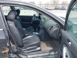 2007 Nissan Altima 2.5 with VIN 1N4AL21EX7C185738, listed as a IAAI auction lot 42117302 with 237,676 mi miles. Bid and sale history available at carsss.com. Image 5.