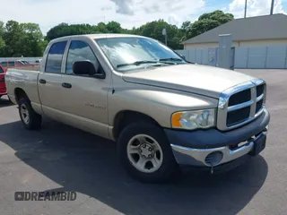 2003 Dodge 1500 ST z VIN 1D7HA18N33J586364, wystawiony jako IAAI lot #42530392 z przebiegiem 277 038 mil mil oraz . Historia ofert i sprzedaży dostępna na DreamBid. Obrazek 1.