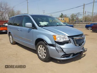 2013 Chrysler Town & Country Touring z VIN 2C4RC1BG4DR774973, wystawiony jako IAAI lot #42119438 z przebiegiem 102 369 mil mil oraz . Historia ofert i sprzedaży dostępna na DreamBid. Obrazek 1.