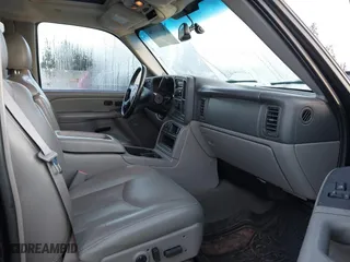 2006 Chevrolet Avalanche Z71 with VIN 3GNEK12ZX6G221862, listed as a IAAI auction lot 41794956 with 163,738 mi miles. Bid and sale history available at carsss.com. Image 5.