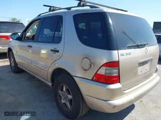 2001 Mercedes-Benz M-Class with VIN 4JGAB54E51A231565, listed as a IAAI auction lot 41943021 with 225,672 mi miles. Bid and sale history available at carsss.com. Image 3.