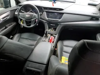 2020 Cadillac XT5 Luxury FWD z VIN 1GYKNAR45LZ224459, wystawiony jako Copart lot #46608945 z przebiegiem Nie podano mil oraz Szkoda całkowita • Salvage title. Historia ofert i sprzedaży dostępna na DreamBid. Obrazek 8.