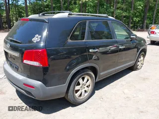 2012 Kia Sorento LX z VIN 5XYKT3A64CG298779, wystawiony jako IAAI lot #42303831 z przebiegiem 251 666 mil mil oraz . Historia ofert i sprzedaży dostępna na DreamBid. Obrazek 4.