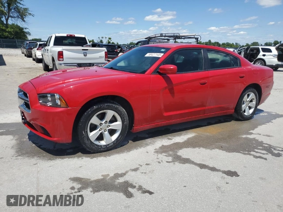 2013 Dodge Charger SE z VIN 2C3CDXBG1DH591742, wystawiony jako Copart lot #58427145 z przebiegiem 77 307 mil mil oraz Tytuł czysty. Historia ofert i sprzedaży dostępna na DreamBid. Obrazek 1.