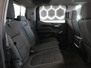 2021 GMC Sierra 1500 Elevation z VIN 1GTU9CET5MZ329337, wystawiony jako Copart lot #55118785 z przebiegiem 82 560 mil mil oraz Szkoda całkowita • Salvage title. Historia ofert i sprzedaży dostępna na DreamBid. Obrazek 6.