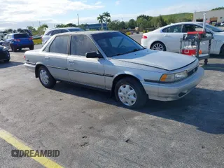 1991 Toyota Camry DLX z VIN 4T1SV21E4MU293105, wystawiony jako IAAI lot #42007887 z przebiegiem 80 901 mil mil oraz . Historia ofert i sprzedaży dostępna na DreamBid. Obrazek 1.