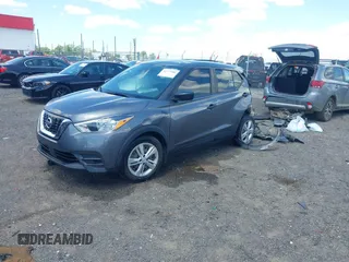 2020 Nissan Kicks S z VIN 3N1CP5BV3LL512442, wystawiony jako IAAI lot #42177986 z przebiegiem 34 574 mil mil oraz . Historia ofert i sprzedaży dostępna na DreamBid. Obrazek 2.