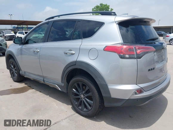 2018 Toyota RAV4 XLE z VIN 2T3RFREV6JW818232, wystawiony jako IAAI lot #42438512 z przebiegiem 97 882 mil mil oraz . Historia ofert i sprzedaży dostępna na DreamBid. Obrazek 3.