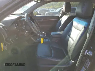 2013 Kia Sorento SX z VIN 5XYKWDA24DG385142, wystawiony jako Copart lot #75187514 z przebiegiem 119 027 mil mil oraz Szkoda całkowita • Salvage title. Historia ofert i sprzedaży dostępna na DreamBid. Obrazek 7.