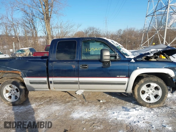 2000 Chevrolet Silverado 1500 LS with VIN 2GCEK19T2Y1333156, listed as a IAAI auction lot 41292603 with 204,886 mi miles. Bid and sale history available at carsss.com. Image 13.