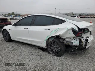 2021 Tesla Model 3 Standard Range Plus z VIN 5YJ3E1EAXMF065760, wystawiony jako Copart lot #54235345 z przebiegiem 54 413 mil mil oraz Szkoda całkowita • Salvage title. Historia ofert i sprzedaży dostępna na DreamBid. Obrazek 2.