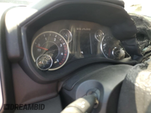 2022 Ram 2500 Big Horn z VIN 3C6UR5JL0NG271552, wystawiony jako Copart lot #61086084 z przebiegiem Nie podano mil oraz Szkoda całkowita • Salvage title. Historia ofert i sprzedaży dostępna na DreamBid. Obrazek 9.