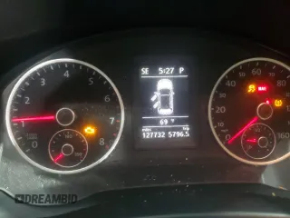 2012 Volkswagen Tiguan SE z VIN WVGAV7AX5CW536238, wystawiony jako Copart lot #55528005 z przebiegiem 127 732 mil mil oraz Szkody całkowita. Historia ofert i sprzedaży dostępna na DreamBid. Obrazek 9.