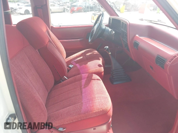 1990 Ford Ranger z VIN 1FTCR14T2LPB21654, wystawiony jako IAAI lot #42270150 z przebiegiem 92 465 mil mil oraz . Historia ofert i sprzedaży dostępna na DreamBid. Obrazek 5.