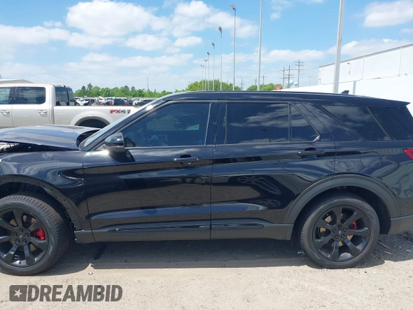 2022 Ford Explorer ST z VIN 1FM5K8GC1NGA40631, wystawiony jako IAAI lot #42009716 z przebiegiem 37 700 mil mil oraz . Historia ofert i sprzedaży dostępna na DreamBid. Obrazek 15.
