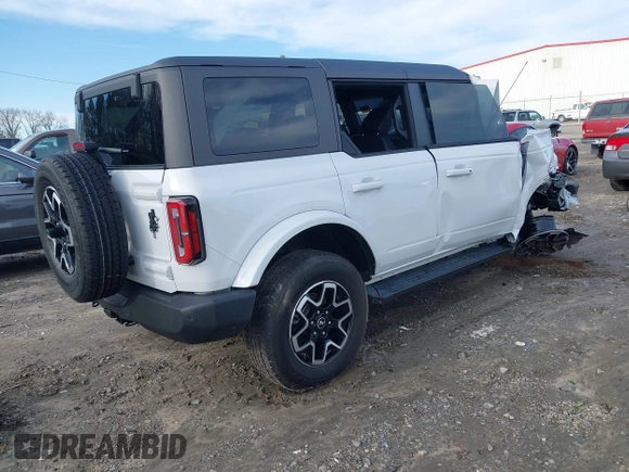 2024 Ford Bronco Outer Banks with VIN 1FMDE8BHXRLA87529, listed as a IAAI auction lot 41581143 with 9,366 mi miles. Bid and sale history available at carsss.com. Image 4.
