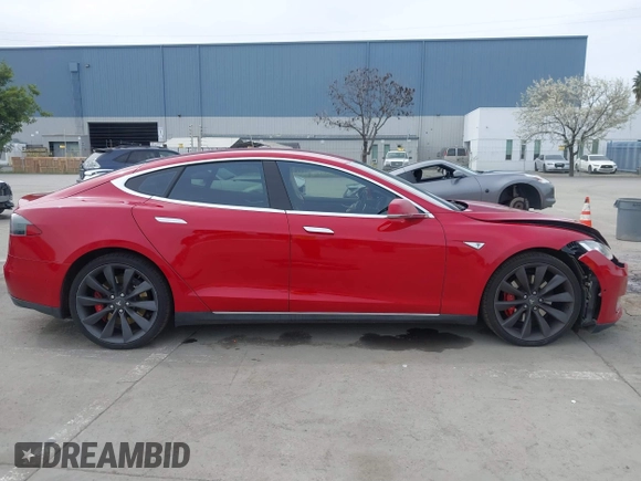 2015 Tesla Model S 85D with VIN 5YJSA1H42FF086599, listed as a IAAI auction lot 41832223 with 67,671 mi miles. Bid and sale history available at carsss.com. Image 13.