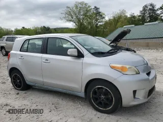 2008 Scion xD z VIN JTKKU10428J010582, wystawiony jako Copart lot #56474505 z przebiegiem 124 005 mil mil oraz Tytuł czysty. Historia ofert i sprzedaży dostępna na DreamBid. Obrazek 4.