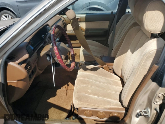 1991 Toyota Camry DLX z VIN 4T1SV21E5MU415356, wystawiony jako Copart lot #74465914 z przebiegiem 74 592 mil mil oraz Szkoda całkowita • Salvage title. Historia ofert i sprzedaży dostępna na DreamBid. Obrazek 7.