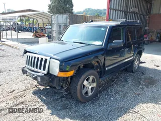 2010 Jeep Commander Sport z VIN 1J4RG4GK0AC157281, wystawiony jako IAAI lot #42581215 z przebiegiem 202 014 mil mil oraz . Historia ofert i sprzedaży dostępna na DreamBid. Obrazek 18.