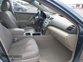 2008 Toyota Camry LE z VIN 4T1BE46K68U758676, wystawiony jako IAAI lot #42151454 z przebiegiem 137 993 mil mil oraz . Historia ofert i sprzedaży dostępna na DreamBid. Obrazek 5.