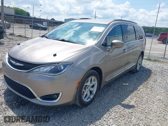 2017 Chrysler Pacifica Touring L z VIN 2C4RC1BG9HR668654, wystawiony jako IAAI lot #42452032 z przebiegiem 170 018 mil mil oraz . Historia ofert i sprzedaży dostępna na DreamBid. Obrazek 18.
