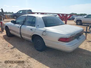 1996 Mercury Grand Marquis GS z VIN 2MELM74W7TX683568, wystawiony jako IAAI lot #42175816 z przebiegiem 56 126 mil mil oraz . Historia ofert i sprzedaży dostępna na DreamBid. Obrazek 3.